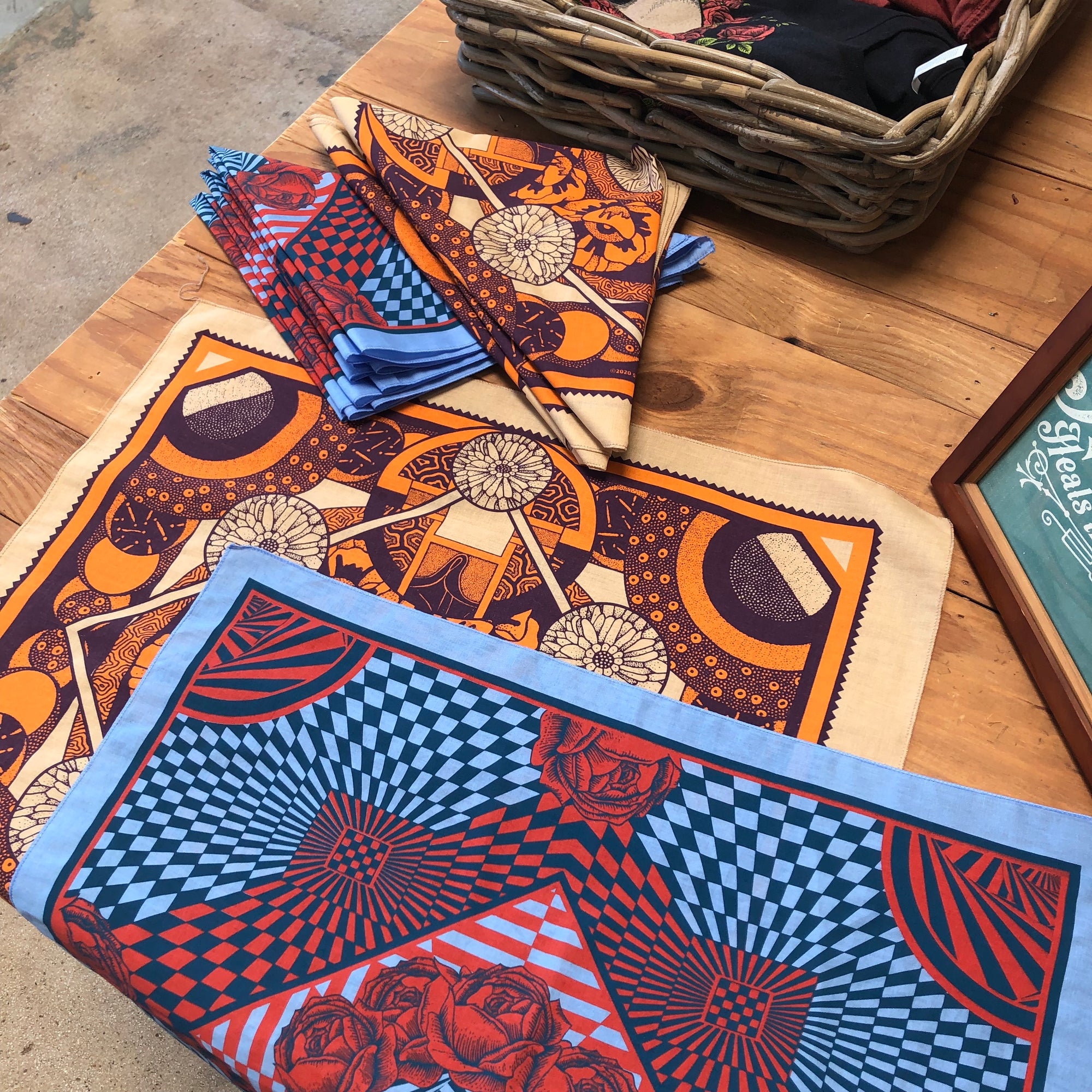 Circular and Roses Bandana Set